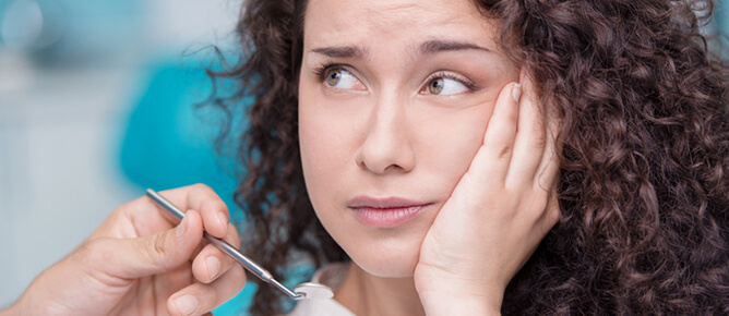 Woman with toothache